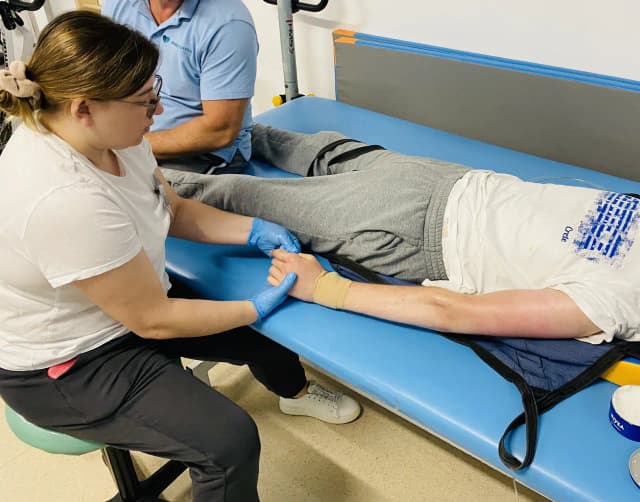 Gdzie odbyć praktyki z masażu? Sprawdź najlepsze miejsca i wymagania