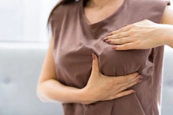 Masaż biustu jak zrobić: skuteczne techniki dla piękniejszego dekoltu