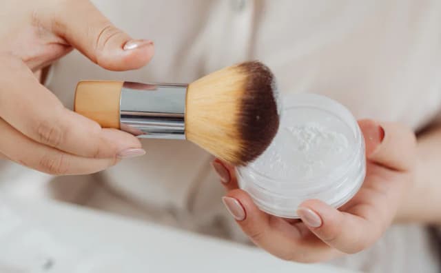 Jaki puder do cery mieszanej - wybierz najlepszy produkt dla siebie