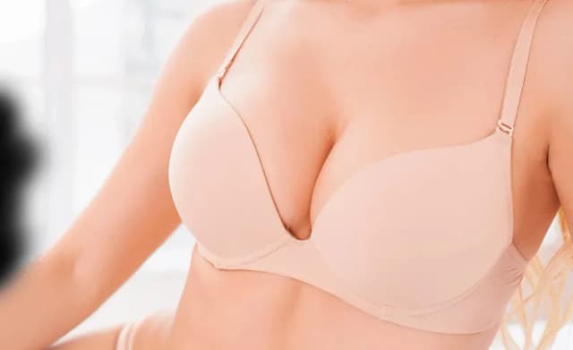 Ile kosztuje ujędrnienie biustu? Ceny zabiegów i co warto wiedzieć
